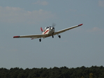 Piper PA28-161 D-ENXF des Luftsportvereins Bielefeld-Gütersloh über der Landebahn